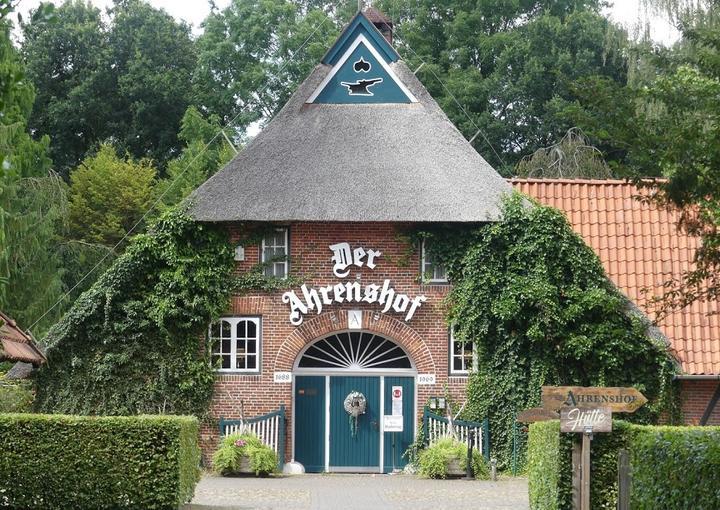 Der Ahrenshof